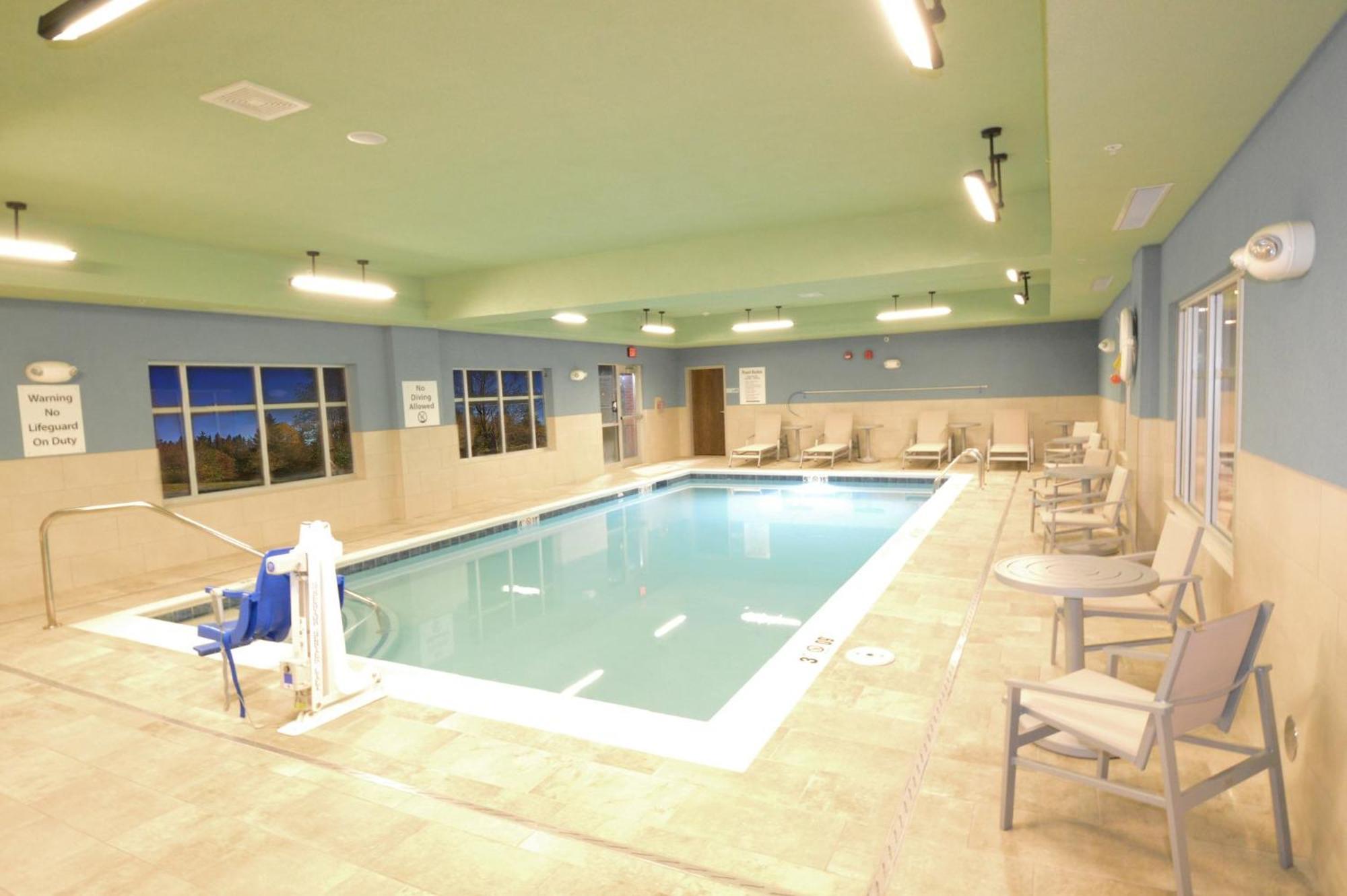 Holiday Inn Express & Suites Toledo West By Ihg Exteriör bild